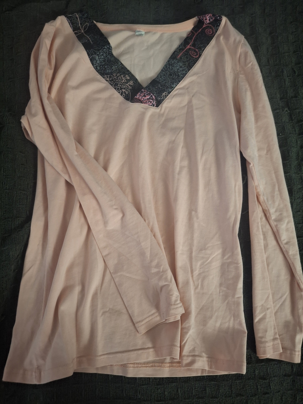 Light Pink V-Neck Long Sleeve Top with Contrasting Trim